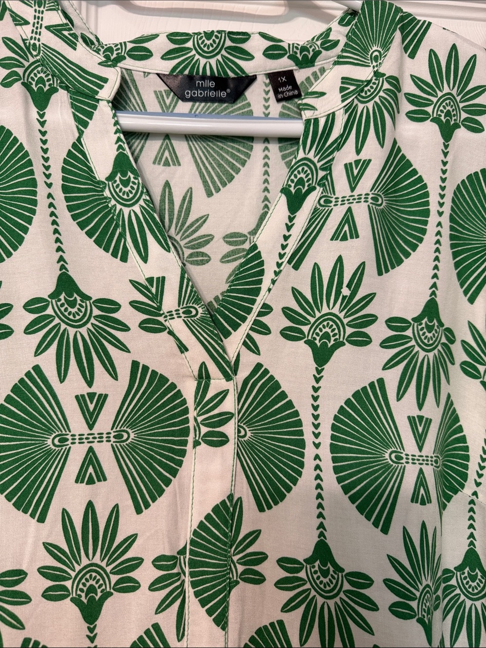Mlle Gabrielle Green and White Printed Dress. - Picture 3 of 4